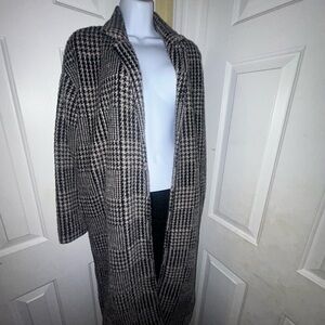 Z Supply Black and Gray Houndstooth Cape